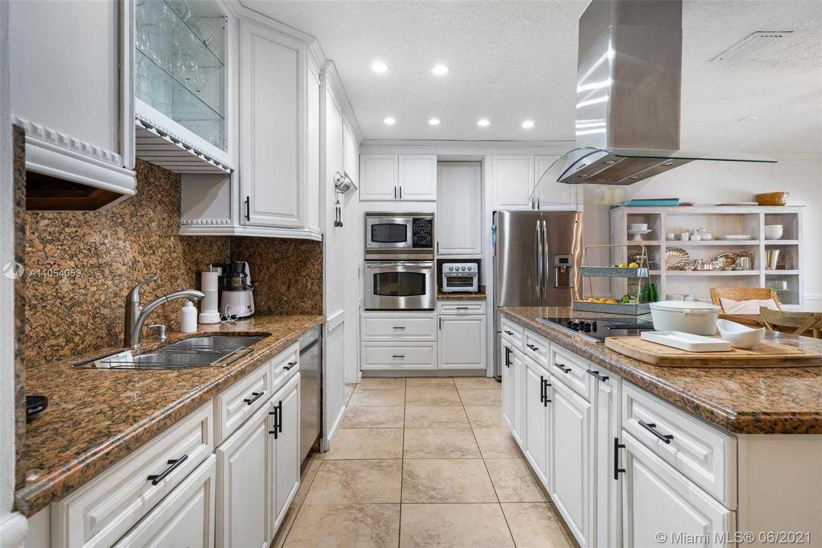 Small Image of 2200 OVERBROOK ST, Miami Number 8