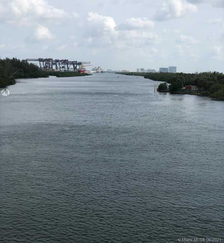 Small Image of 39 SOUTH EAST 12TH ST, Dania Beach Number 3
