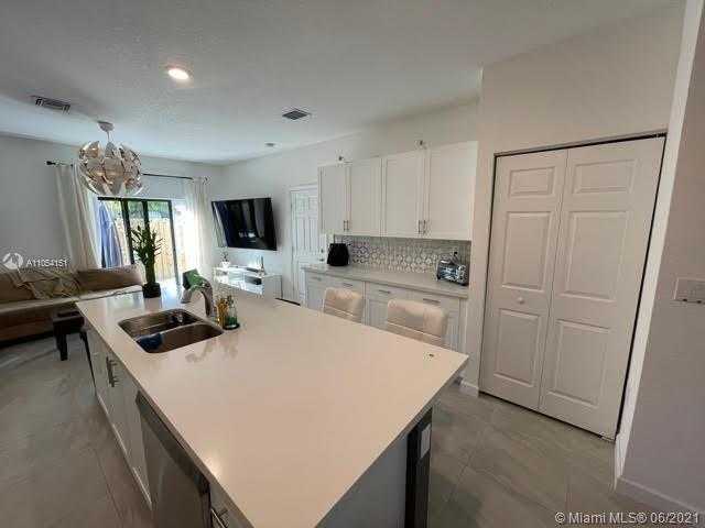 Small Image of 1524 SOUTH WEST 28TH ST #1524, Fort Lauderdale Number 6
