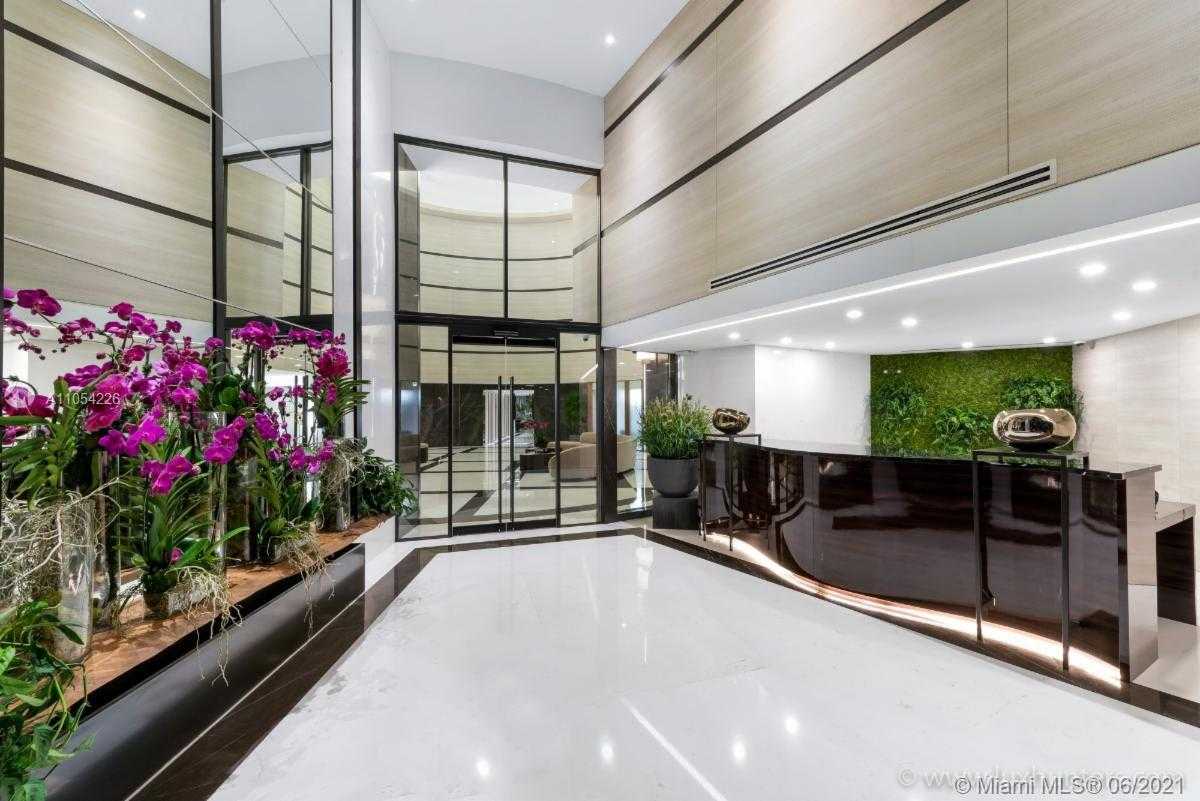 Small Image of 300 SOUTH POINTE DR #806, Miami Beach Number 15