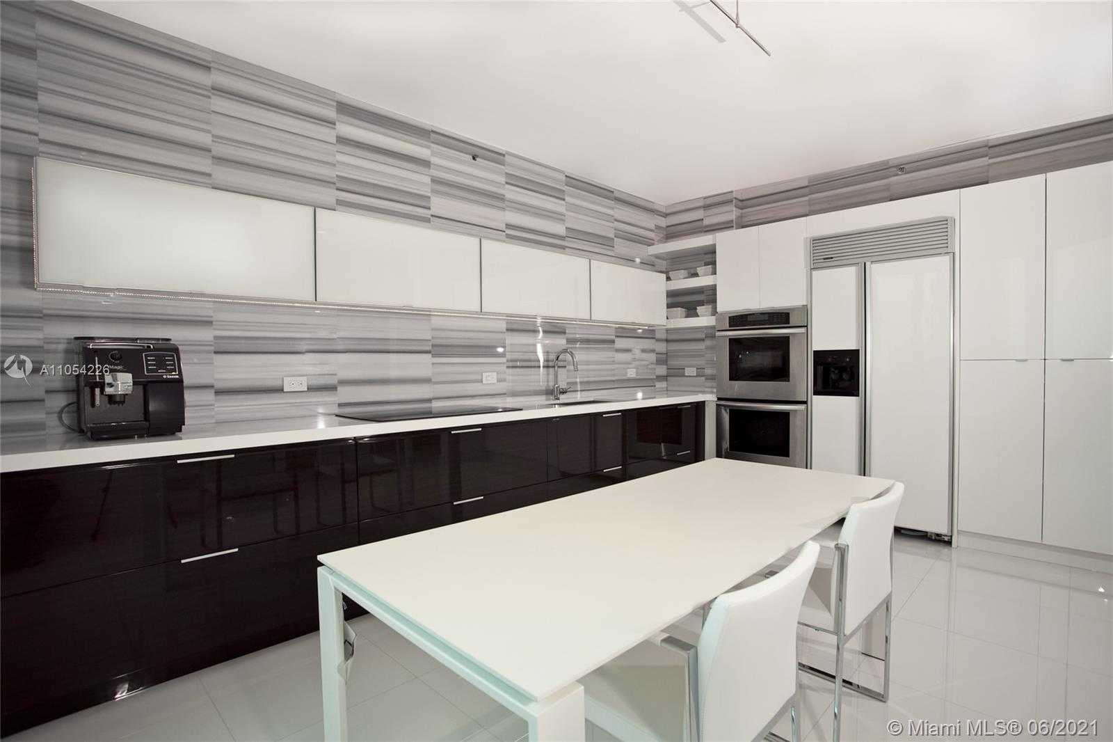 Small Image of 300 SOUTH POINTE DR #806, Miami Beach Number 2