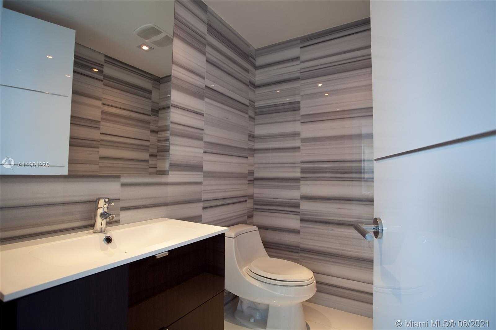 Small Image of 300 SOUTH POINTE DR #806, Miami Beach Number 7