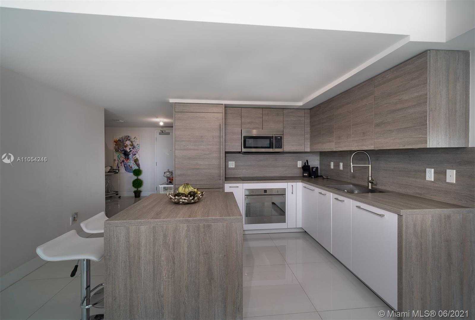 Small Image of 400 Sunny Isles Blvd, Sunny Isles Beach, FL 33160, USA Number 7