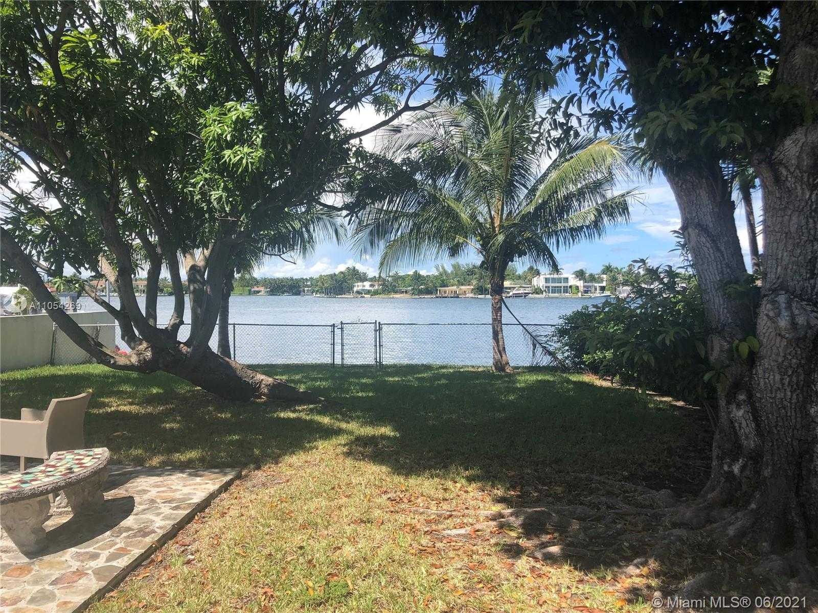 Small Image of 1111 STILLWATER DR, Miami Beach Number 4
