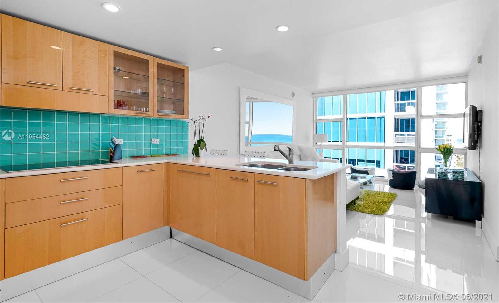 Small Image of 6801 COLLINS AVE #C1411, Miami Beach Number 4