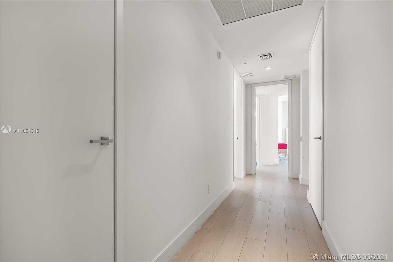Small Image of 1300 BRICKELL BAY DR #4104, Miami Number 32