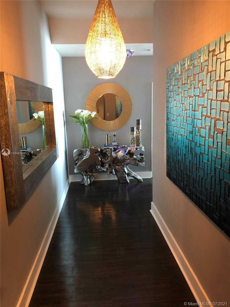 Small Image of 888 BISCAYNE BLVD #4900, Miami Number 4