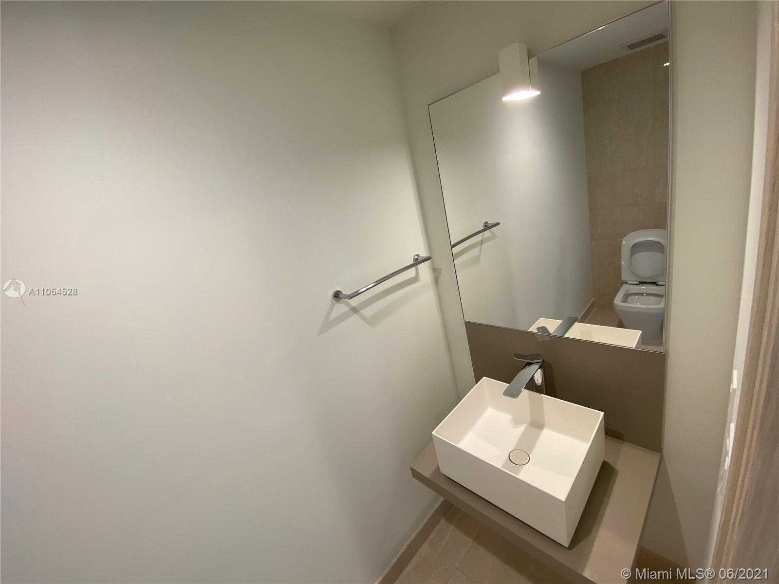 Small Image of 1000 BRICKELL PLAZA #3309, Miami Number 4