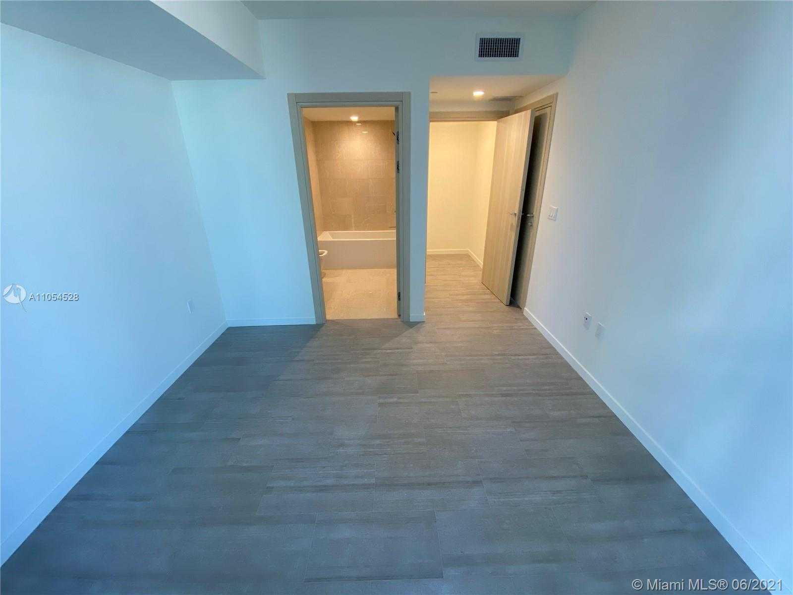 Small Image of 1000 BRICKELL PLAZA #3309, Miami Number 7