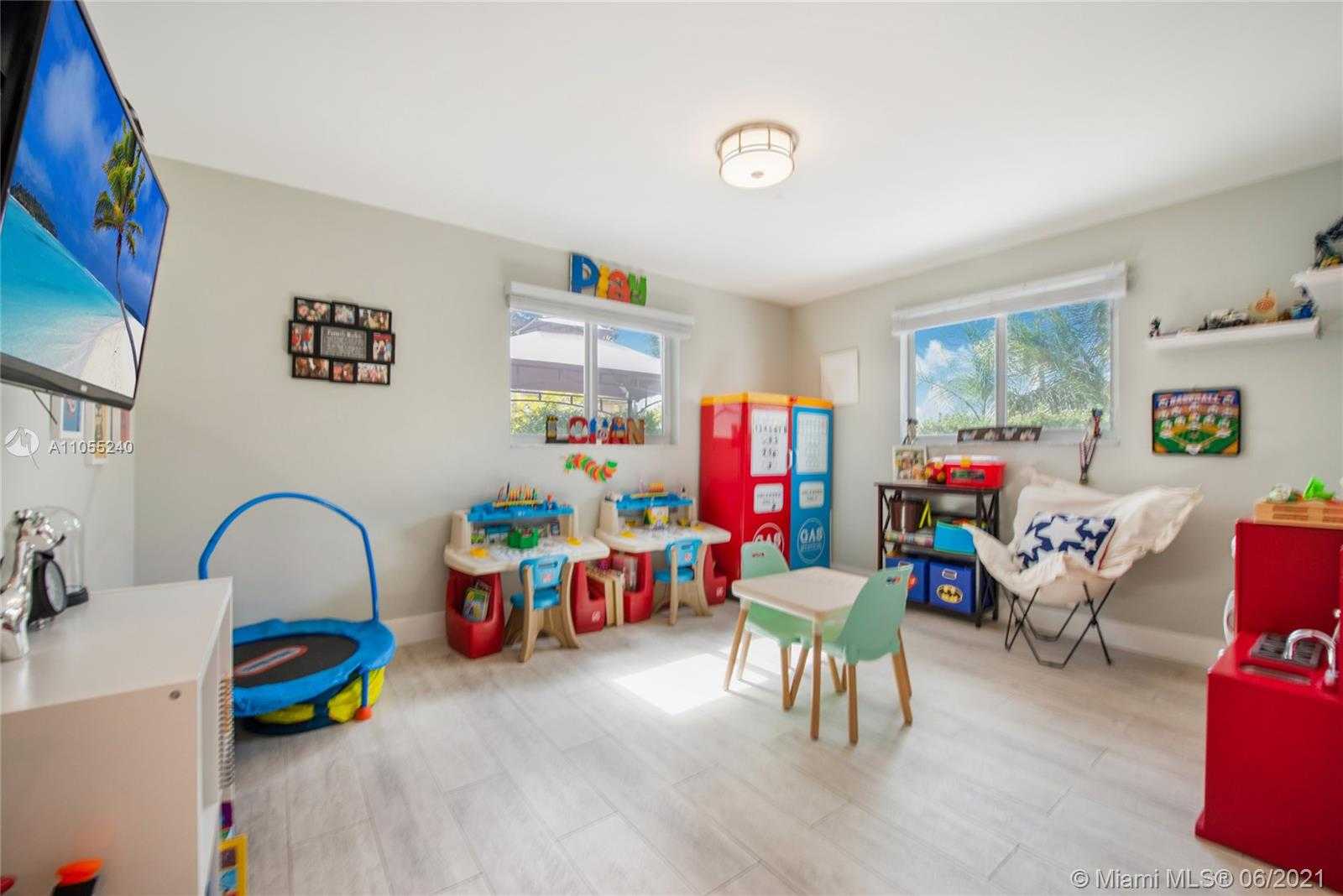 Small Image of 6560 SOUTH WEST 26TH ST, Miami Number 9