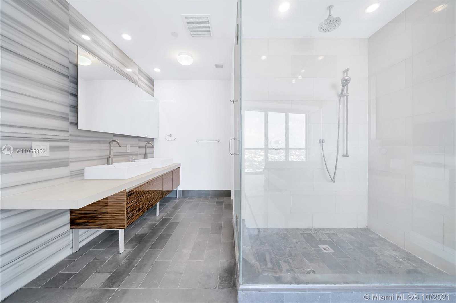 Small Image of 1100 BISCAYNE BLVD #6005, Miami Number 17