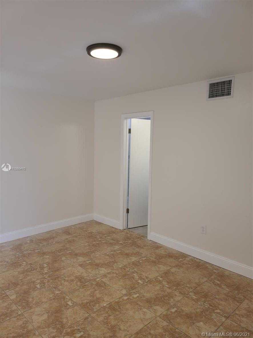 Small Image of 4020 DEL RIO WAY #4020, Sunrise Number 12