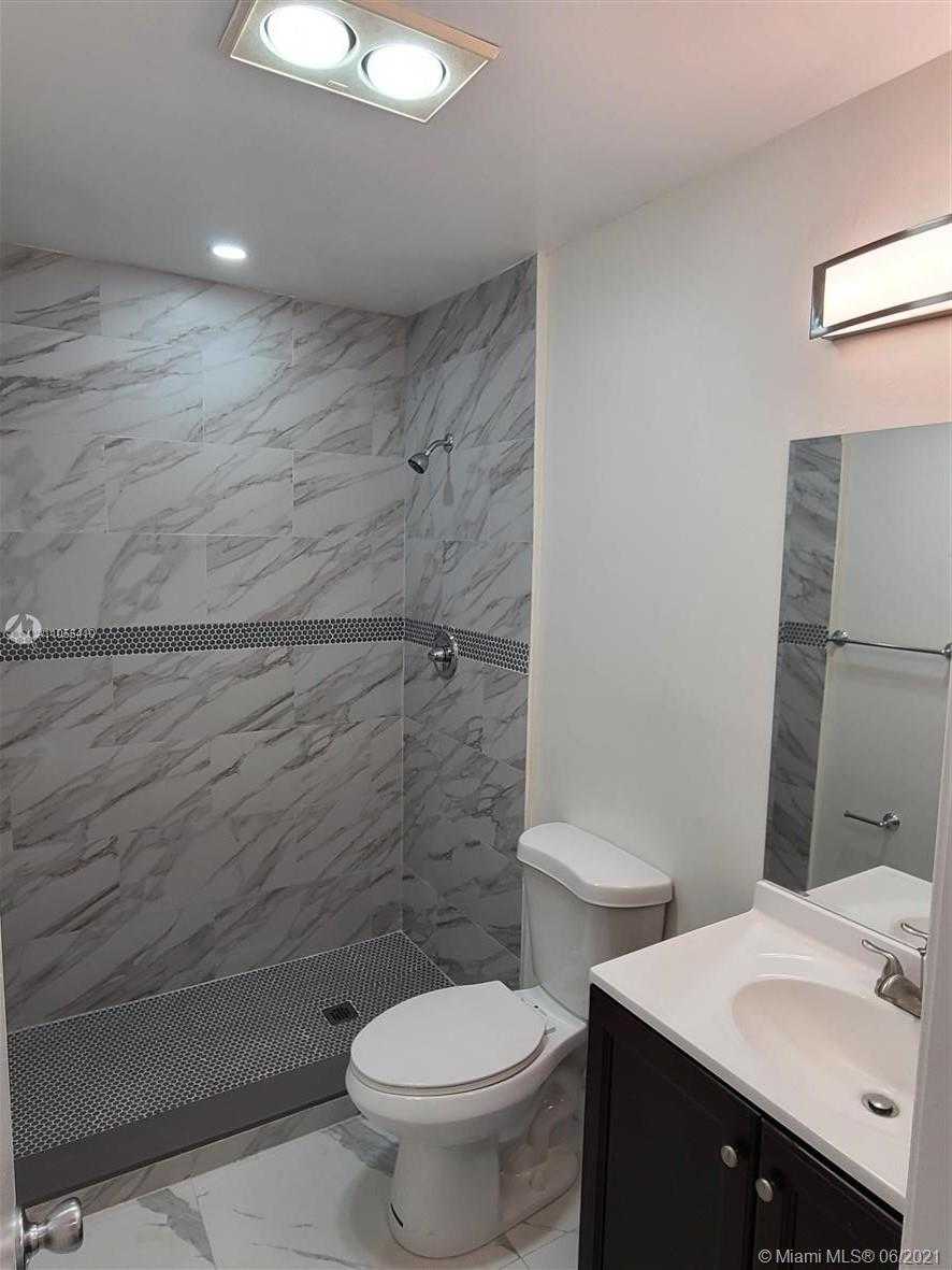 Small Image of 4020 DEL RIO WAY #4020, Sunrise Number 3