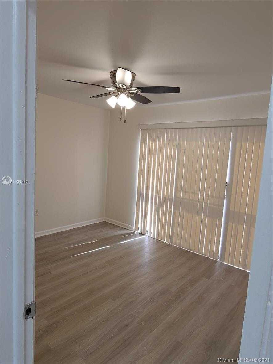 Small Image of 4020 DEL RIO WAY #4020, Sunrise Number 4