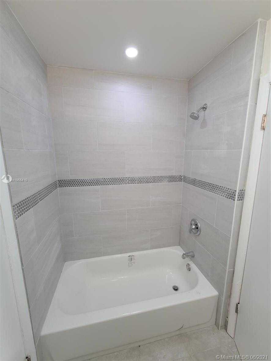 Small Image of 4020 DEL RIO WAY #4020, Sunrise Number 5