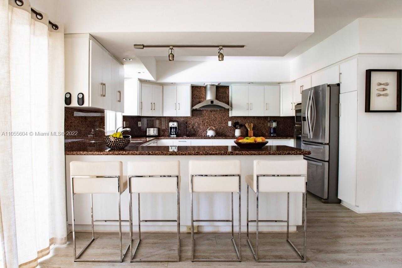 Small Image of 340 WOODCREST RD, Key Biscayne Number 10