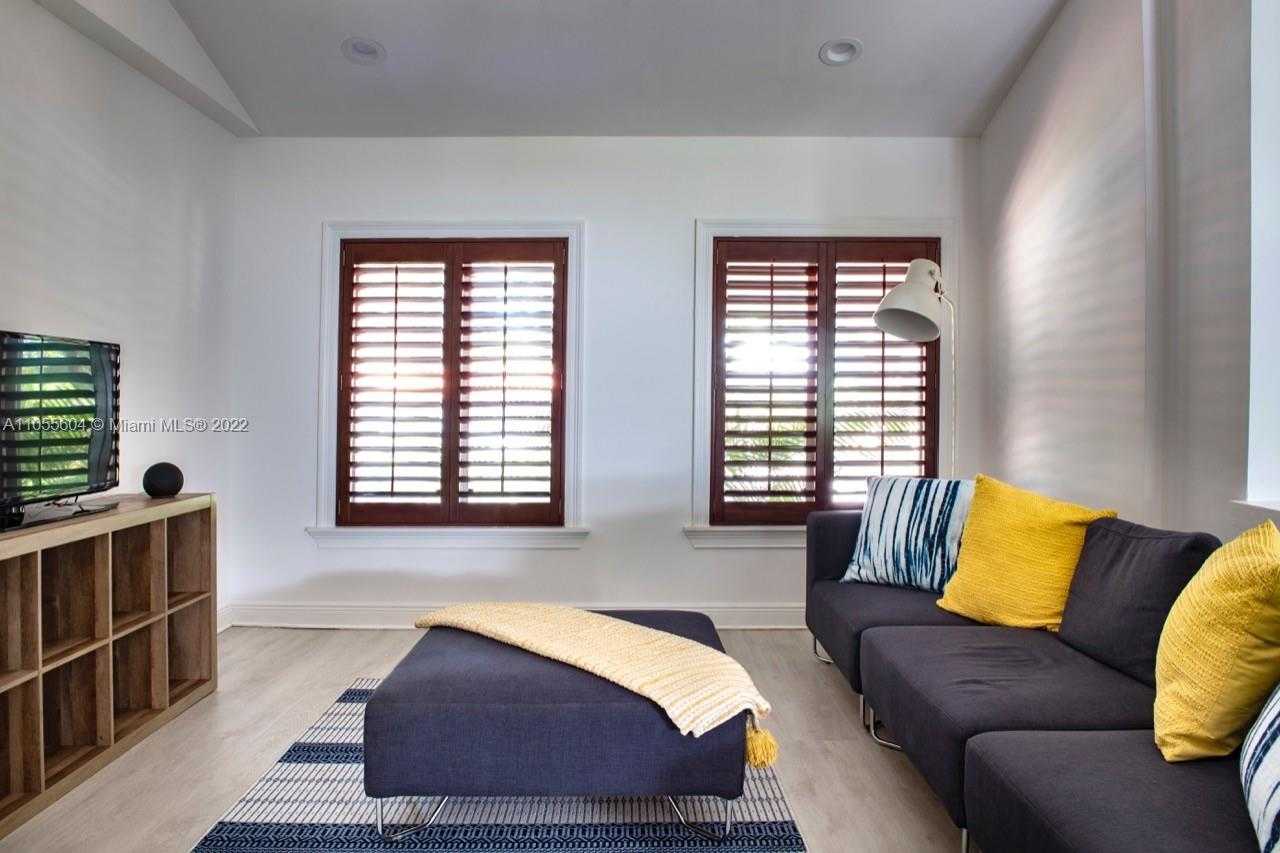 Small Image of 340 WOODCREST RD, Key Biscayne Number 11
