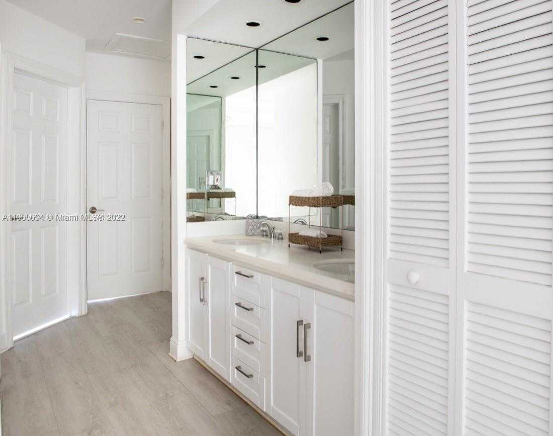 Small Image of 340 WOODCREST RD, Key Biscayne Number 14
