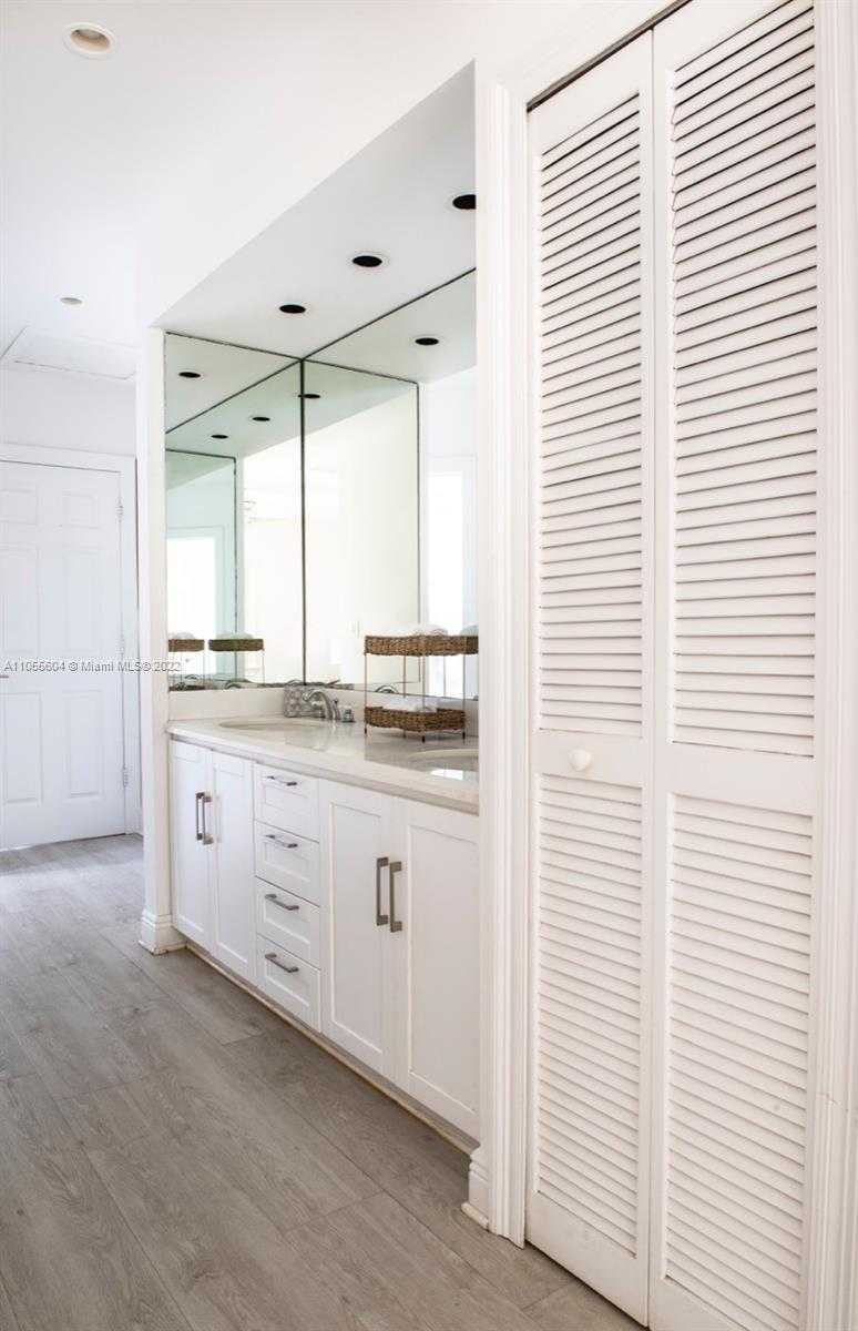 Small Image of 340 WOODCREST RD, Key Biscayne Number 18