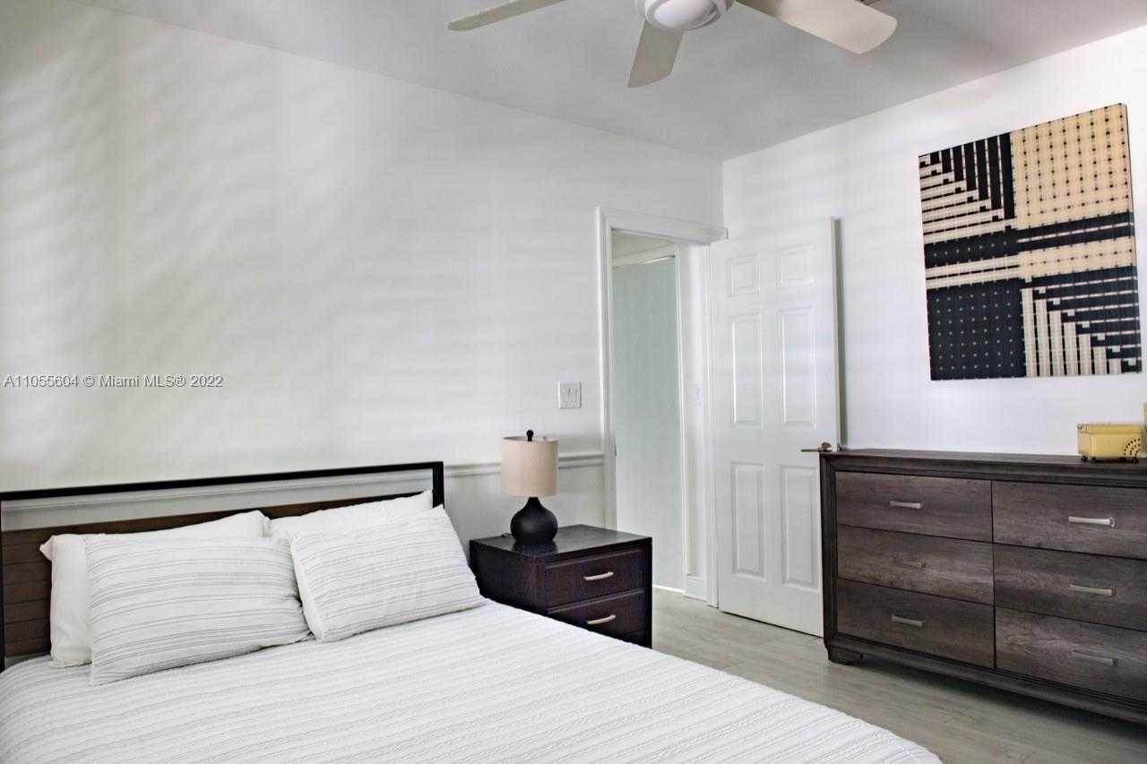 Small Image of 340 WOODCREST RD, Key Biscayne Number 19
