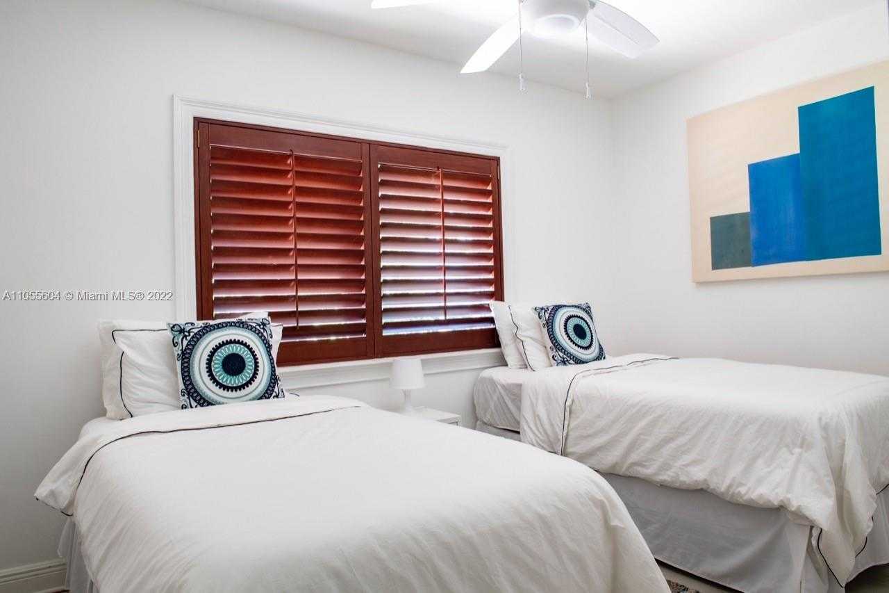 Small Image of 340 WOODCREST RD, Key Biscayne Number 20