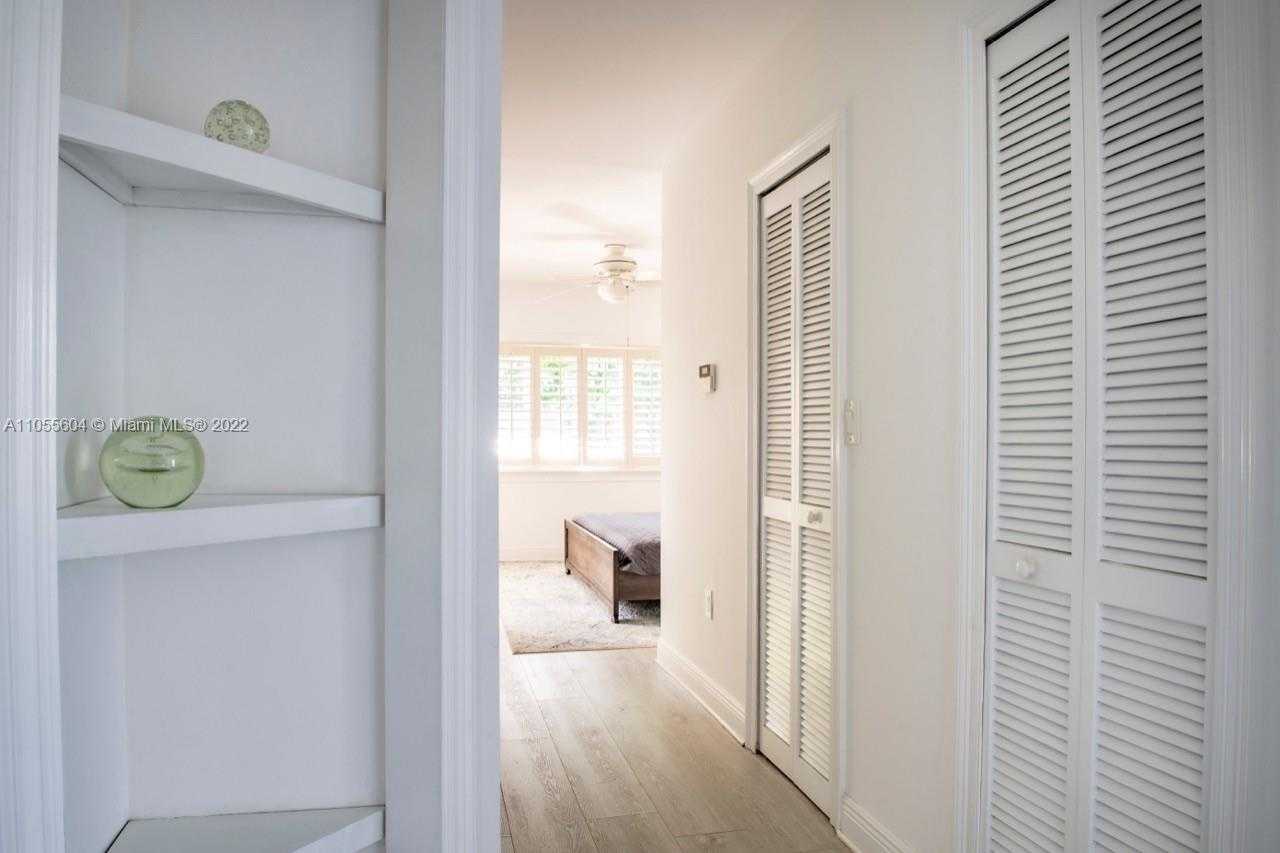 Small Image of 340 WOODCREST RD, Key Biscayne Number 21