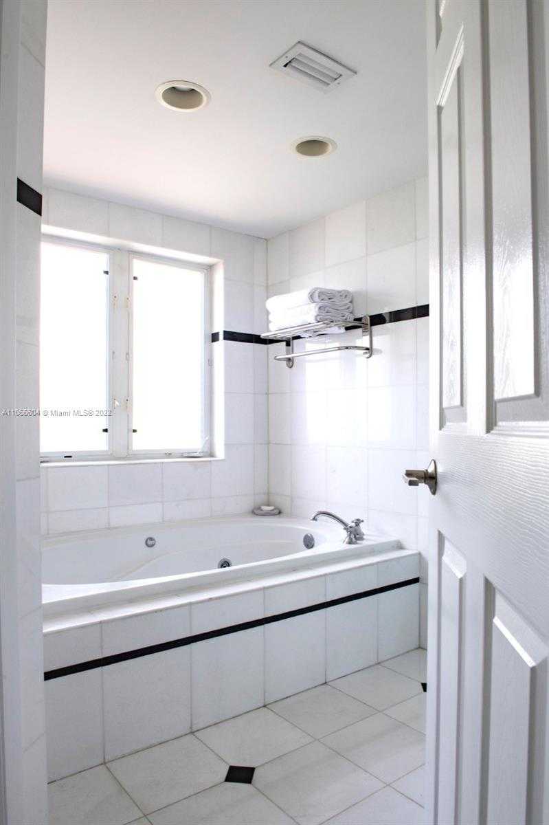 Small Image of 340 WOODCREST RD, Key Biscayne Number 23