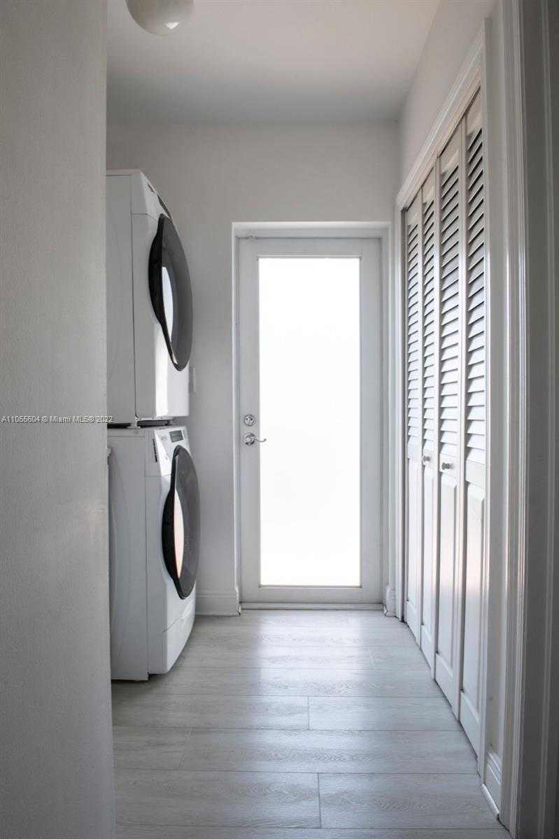 Small Image of 340 WOODCREST RD, Key Biscayne Number 24