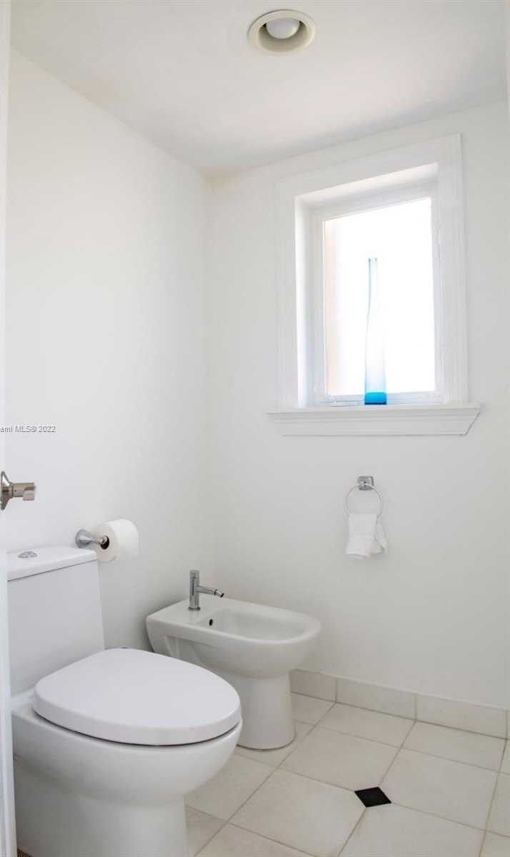 Small Image of 340 WOODCREST RD, Key Biscayne Number 28