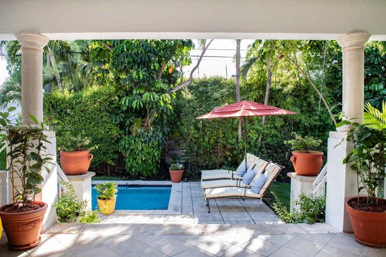 Small Image of 340 WOODCREST RD, Key Biscayne Number 33