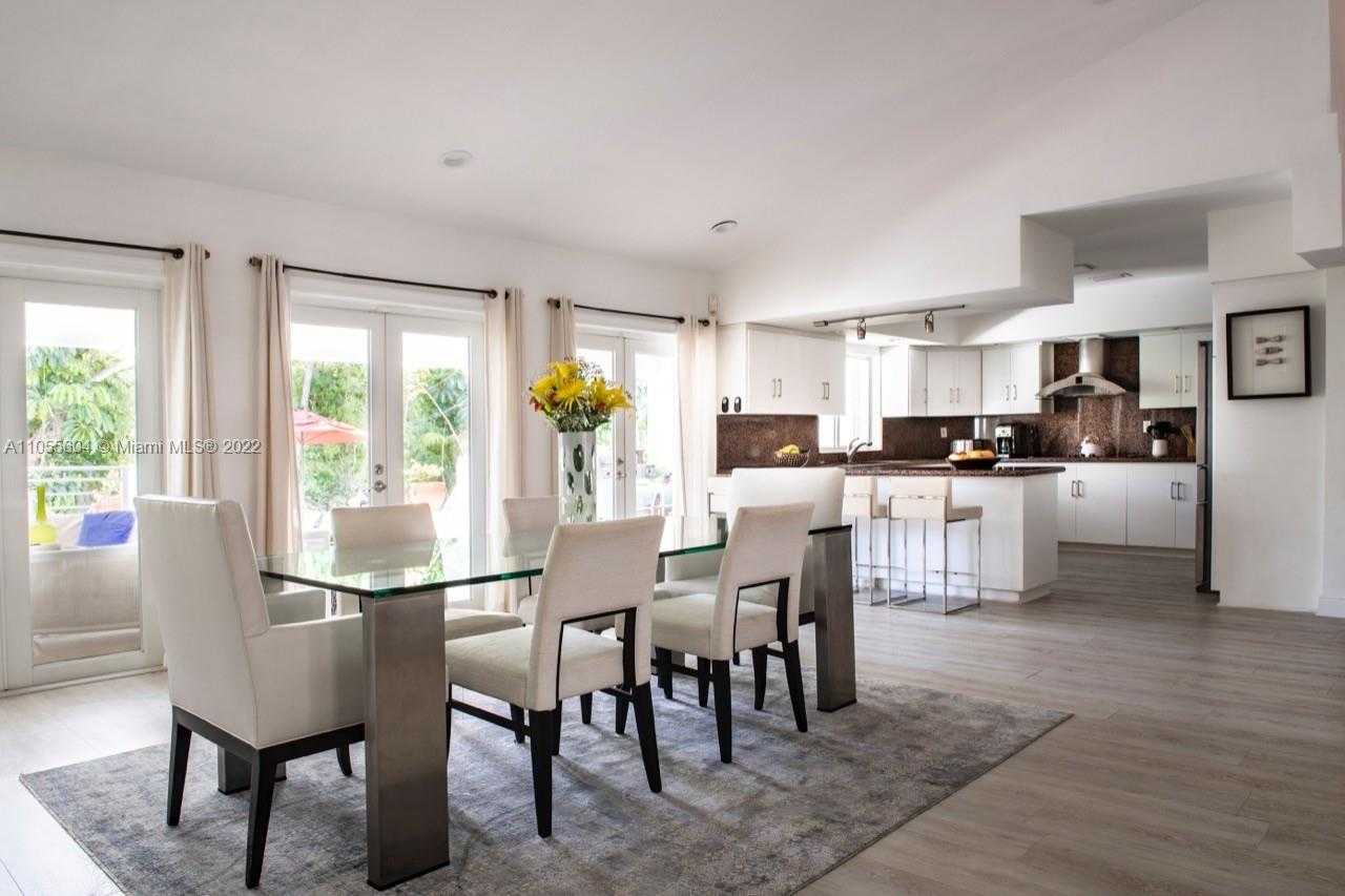 Small Image of 340 WOODCREST RD, Key Biscayne Number 7