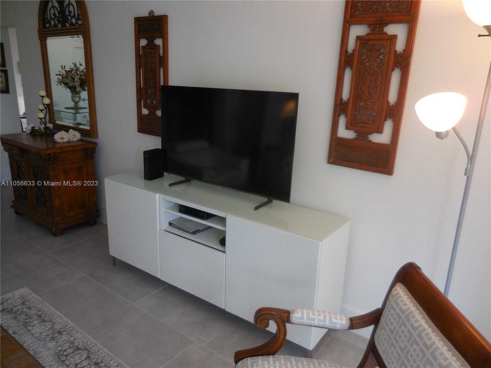 Small Image of 5161 #408, Miami Beach Number 11