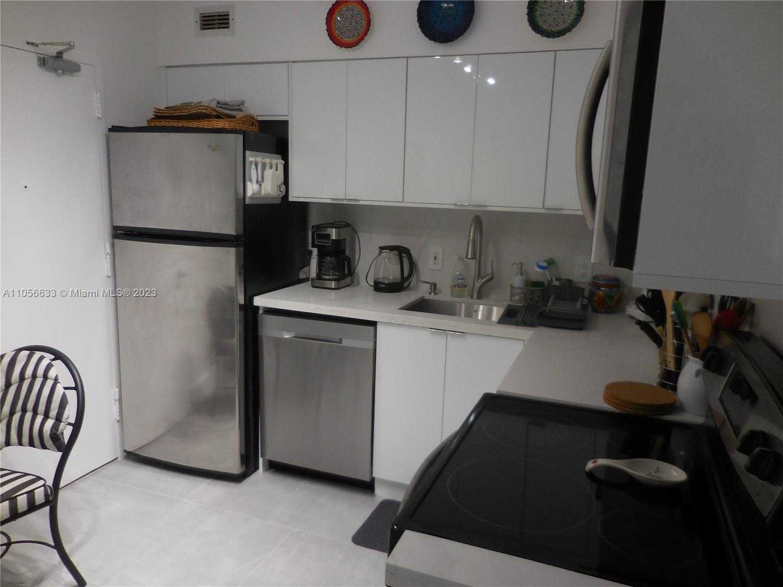 Small Image of 5161 #408, Miami Beach Number 12
