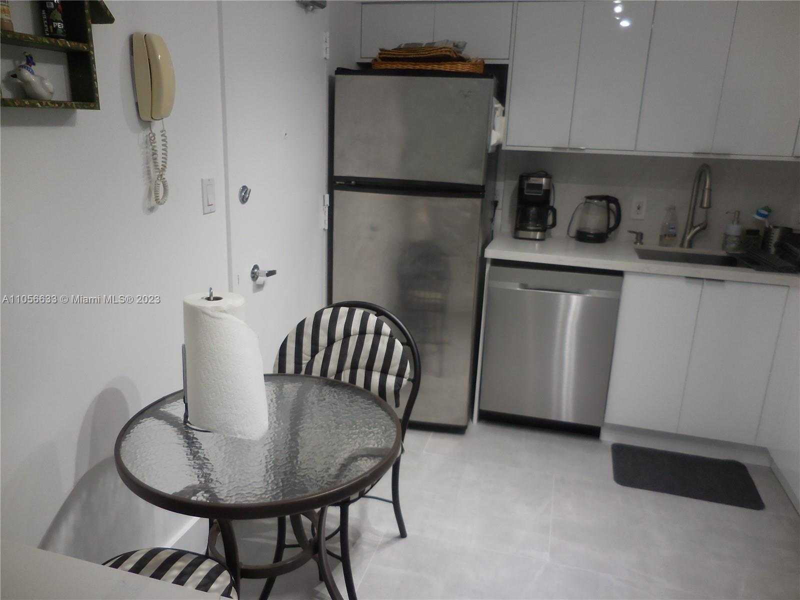 Small Image of 5161 #408, Miami Beach Number 13