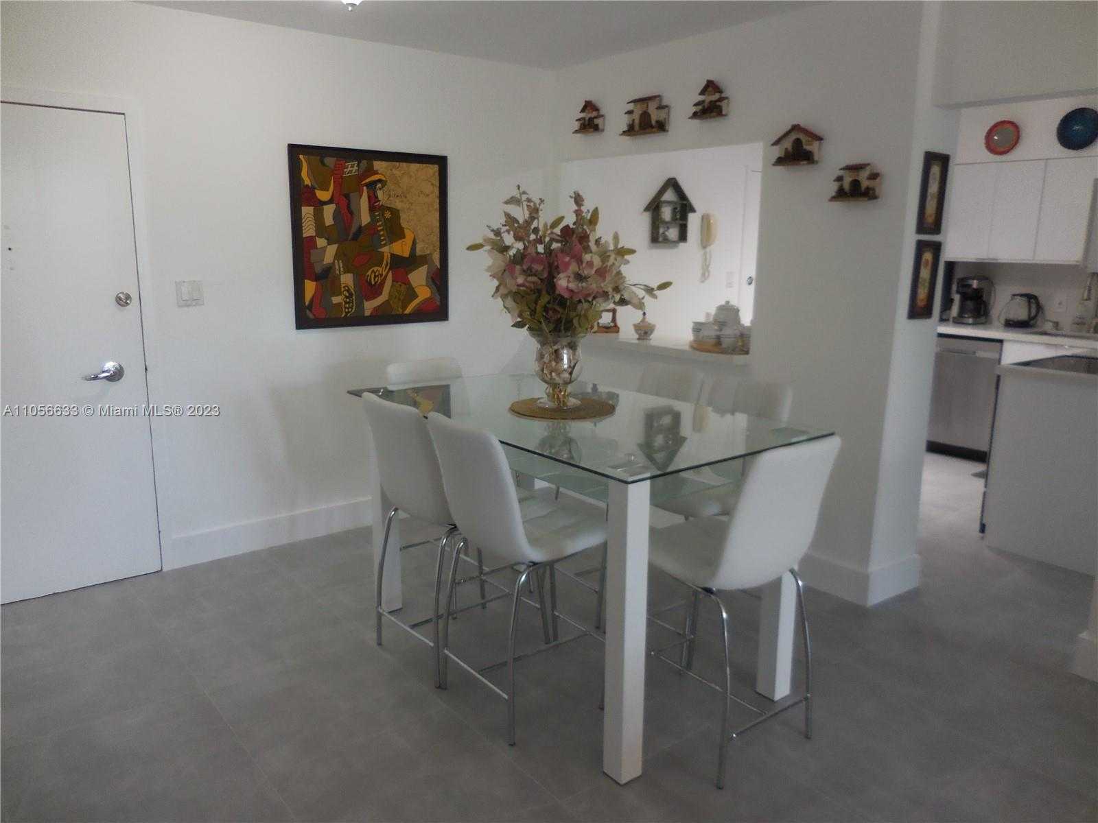 Small Image of 5161 #408, Miami Beach Number 14