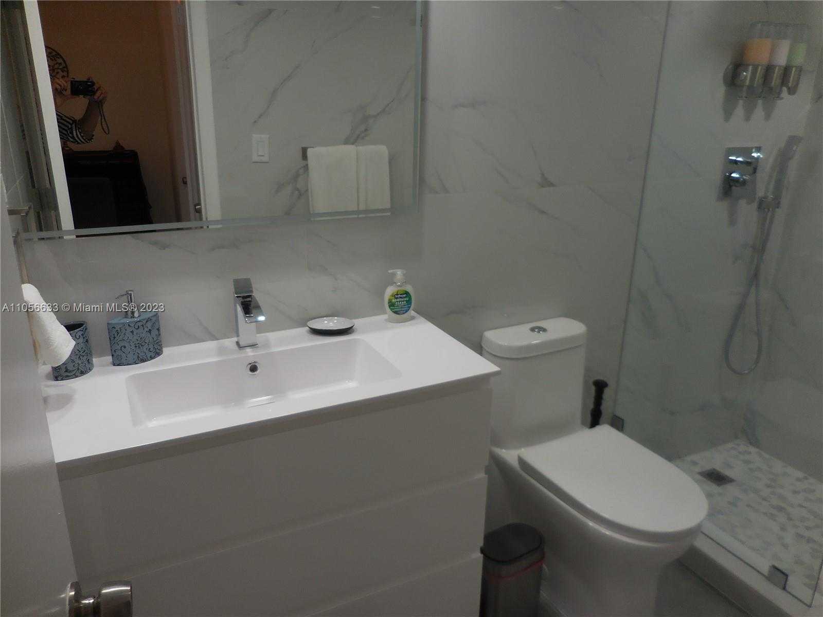 Small Image of 5161 #408, Miami Beach Number 18