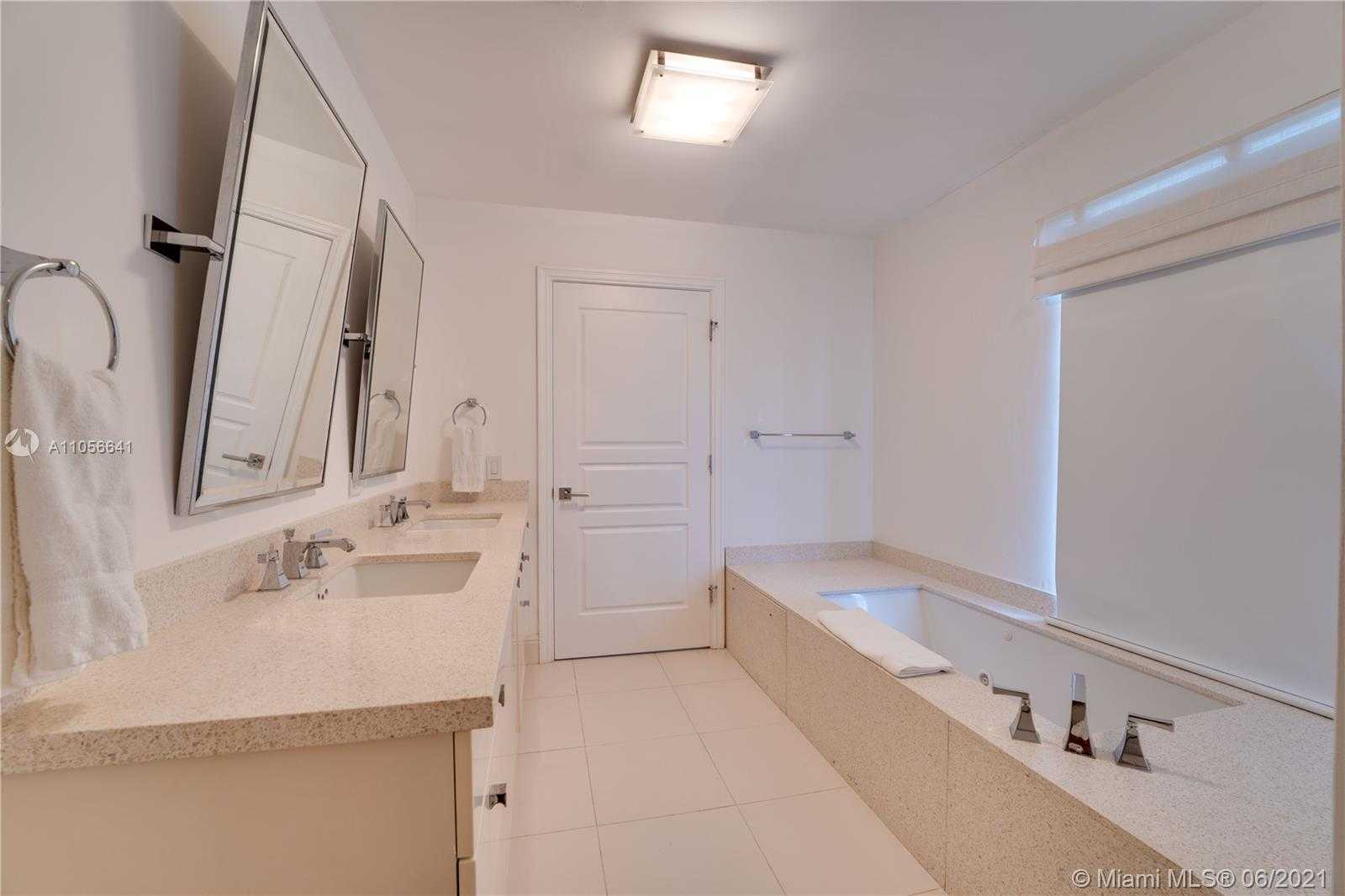 Small Image of 1250 OCEAN DR #PH1, Miami Beach Number 14