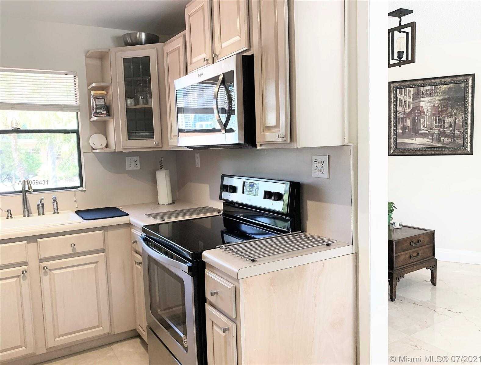 Small Image of 330 188TH ST, Sunny Isles Beach Number 6