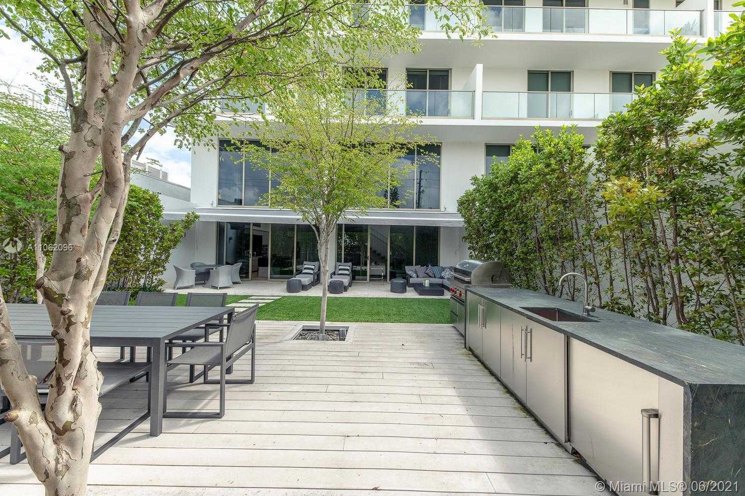 Small Image of 300 COLLINS AVE #2A, Miami Beach Number 10