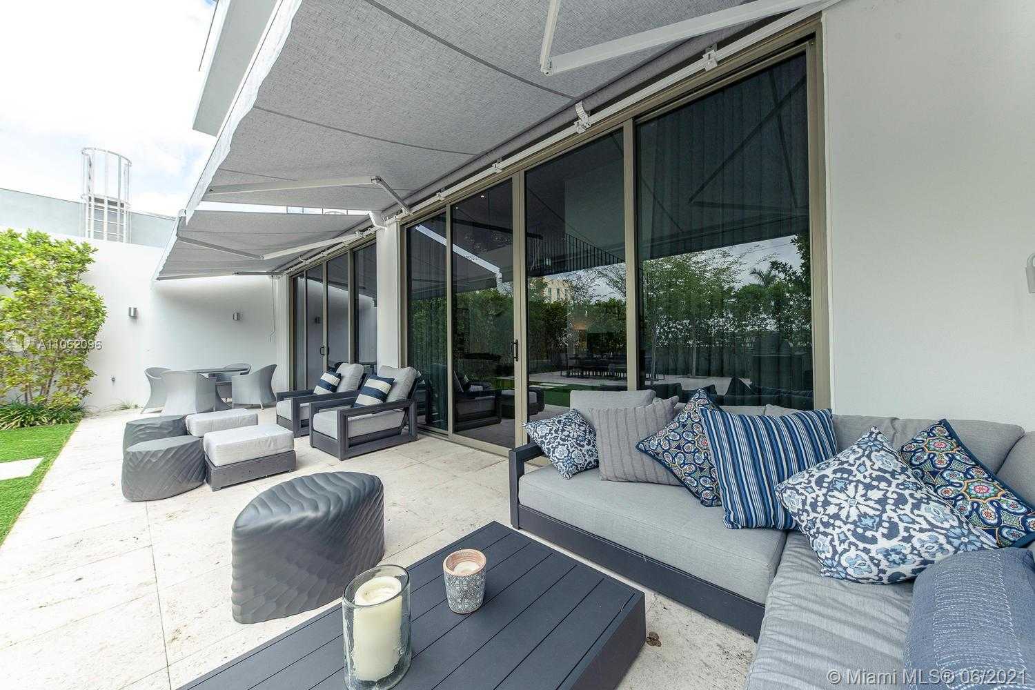 Small Image of 300 COLLINS AVE #2A, Miami Beach Number 11