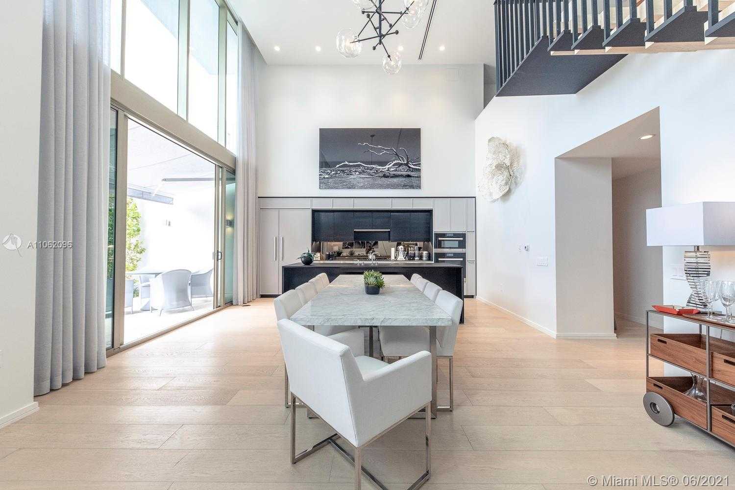 Small Image of 300 COLLINS AVE #2A, Miami Beach Number 12