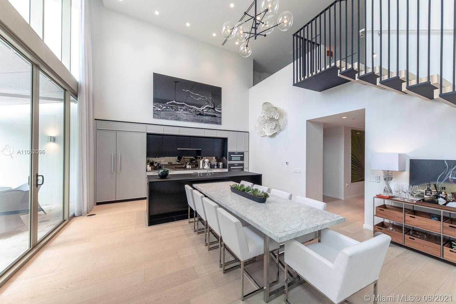Small Image of 300 COLLINS AVE #2A, Miami Beach Number 13