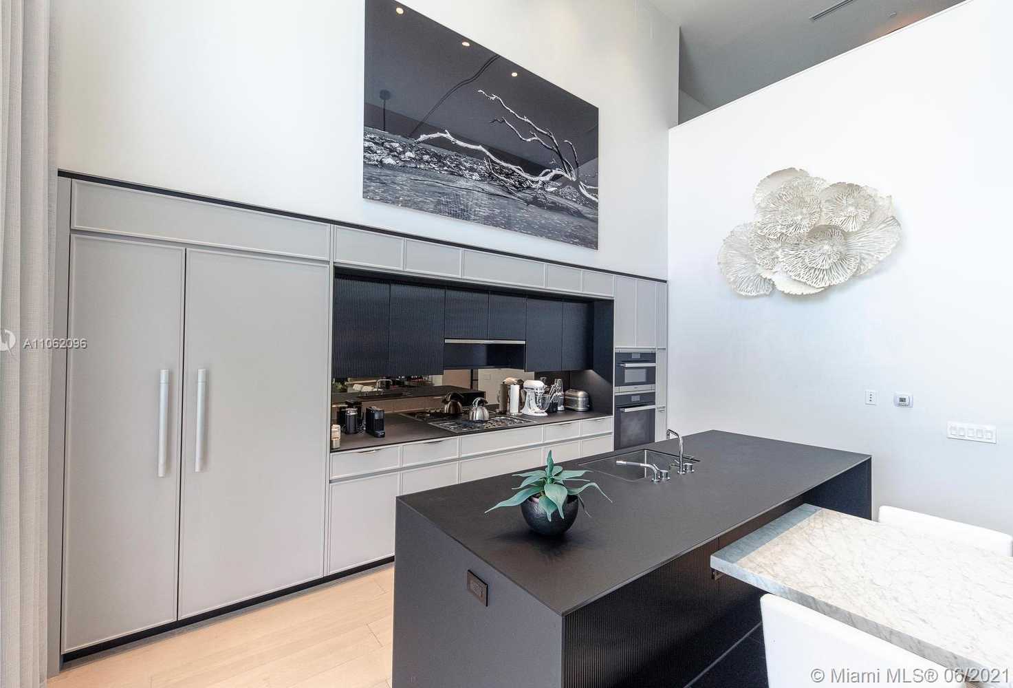 Small Image of 300 COLLINS AVE #2A, Miami Beach Number 14