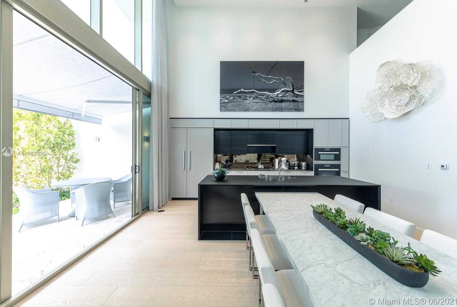 Small Image of 300 COLLINS AVE #2A, Miami Beach Number 15