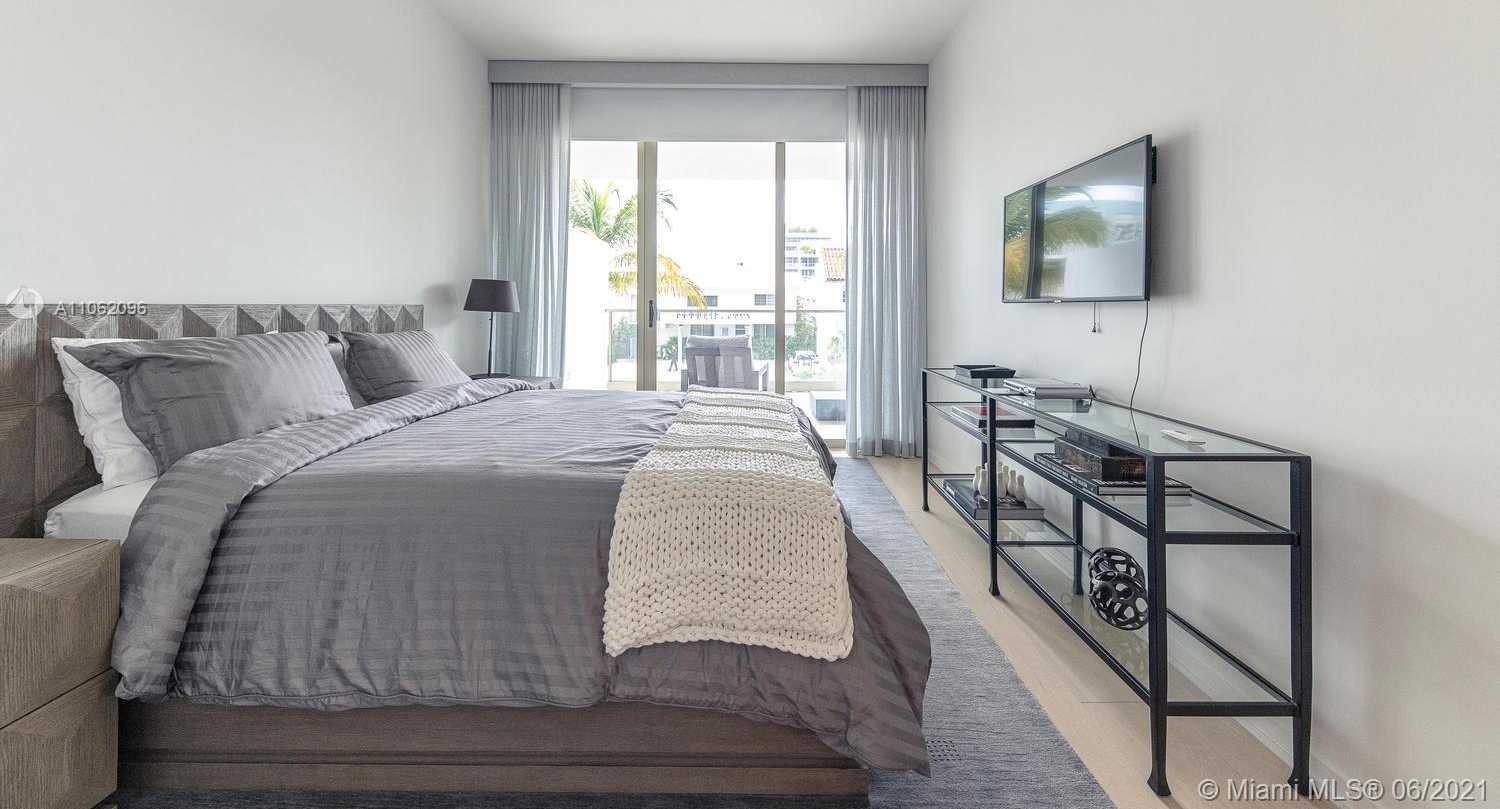 Small Image of 300 COLLINS AVE #2A, Miami Beach Number 19
