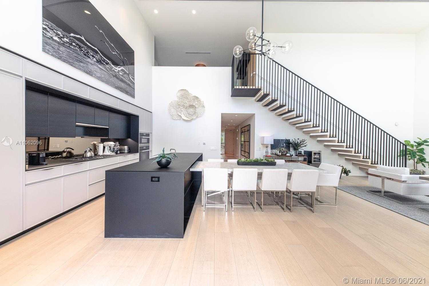 Small Image of 300 COLLINS AVE #2A, Miami Beach Number 2