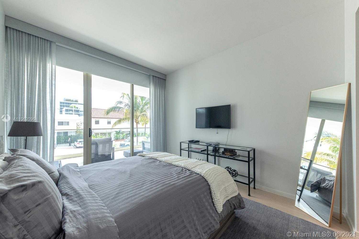 Small Image of 300 COLLINS AVE #2A, Miami Beach Number 20