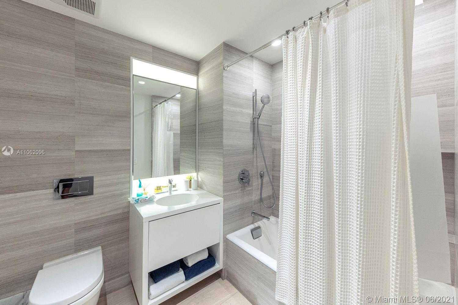 Small Image of 300 COLLINS AVE #2A, Miami Beach Number 24