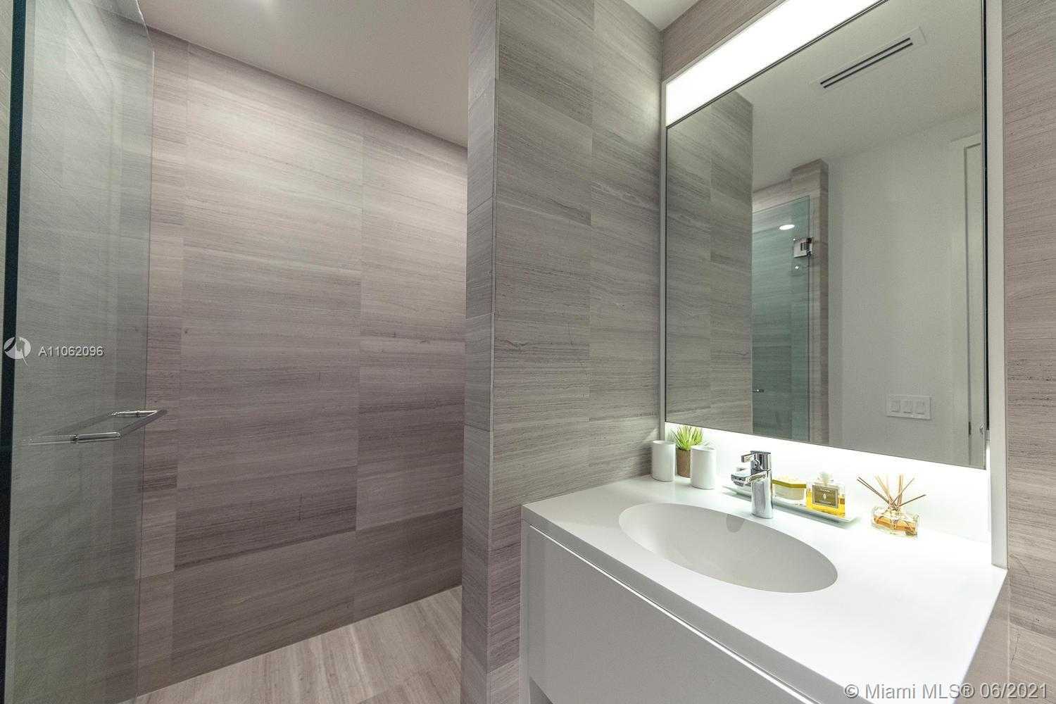 Small Image of 300 COLLINS AVE #2A, Miami Beach Number 25