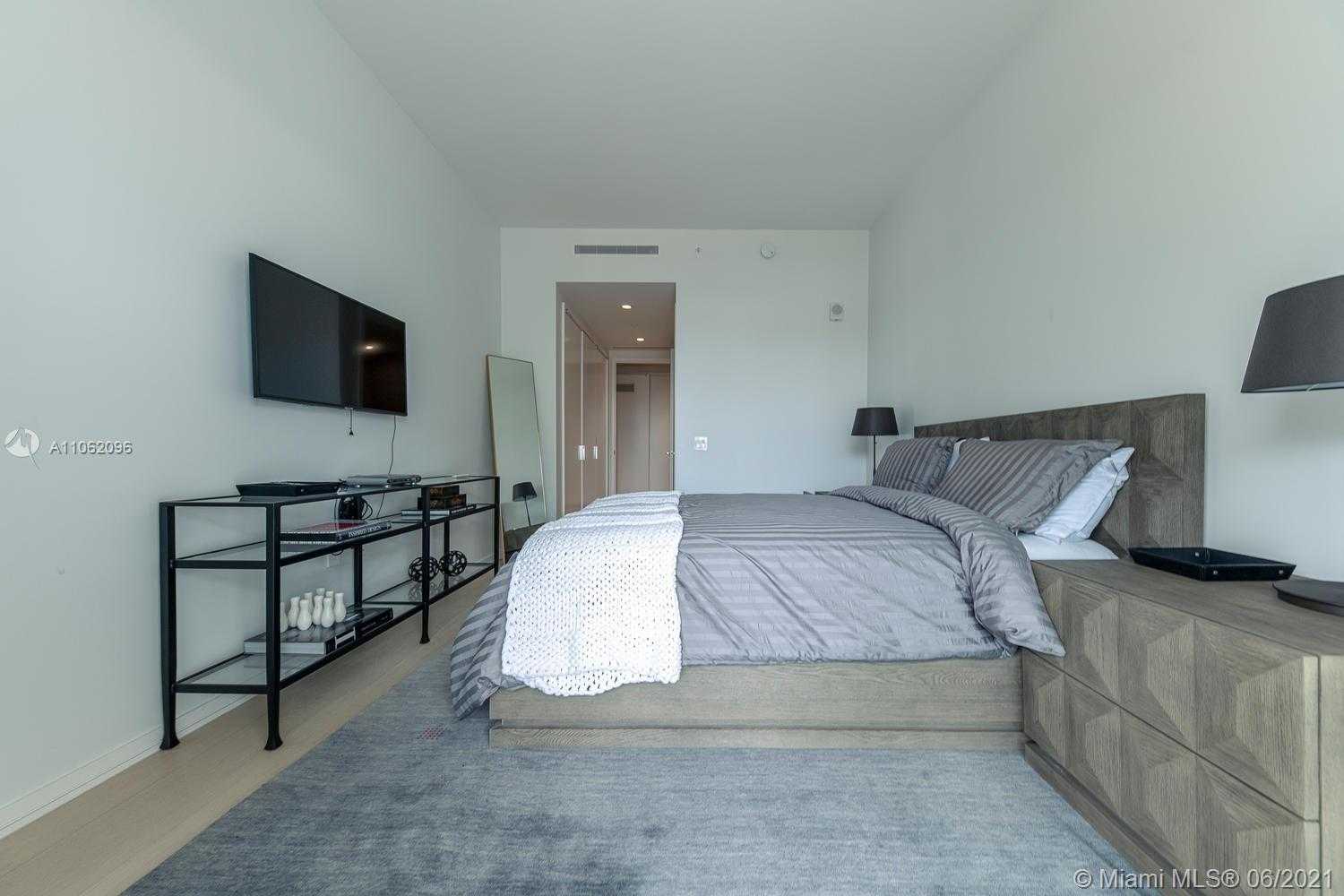 Small Image of 300 COLLINS AVE #2A, Miami Beach Number 26